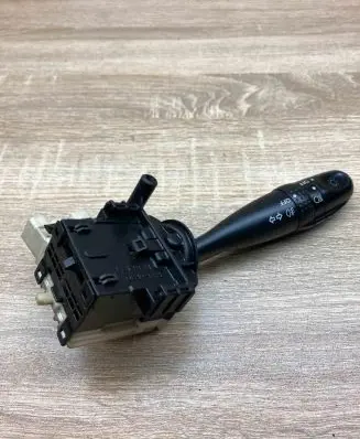 Toyota Yaris Indicator stalk 173648