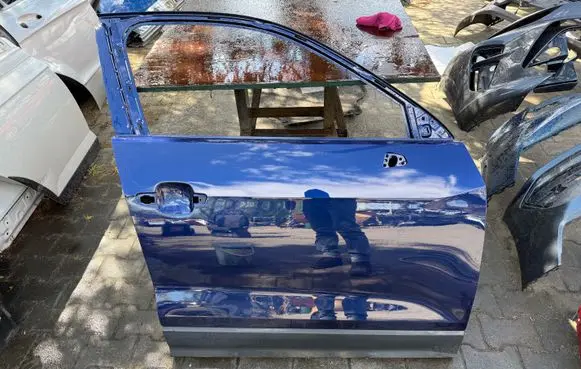 Audi Q2 - Front door 81A