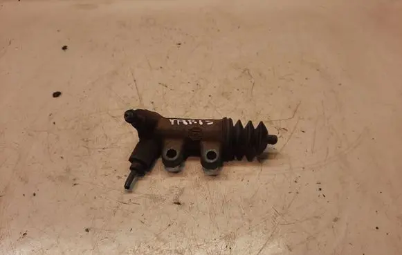 Toyota Yaris Clutch slave cylinder 