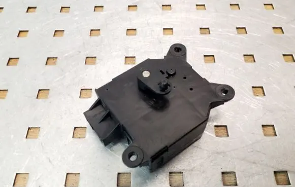 Citroen Berlingo Air flap motor/actuator 030997F