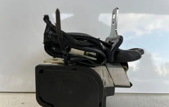 Ford Mondeo MK II Front seatbelt 560277701D 070198 D10089