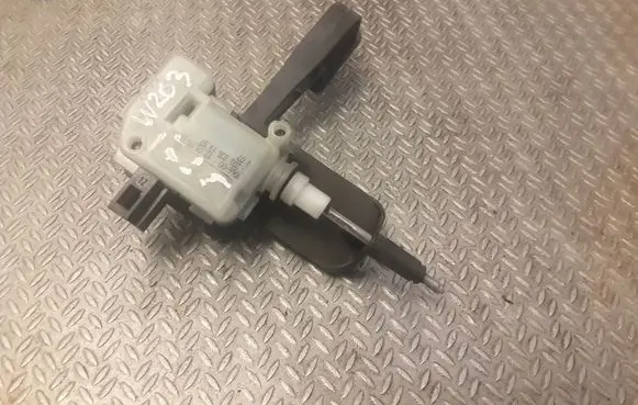 Mercedes-Benz C W203 Fuel tank cap lock A2038201997 2038201997