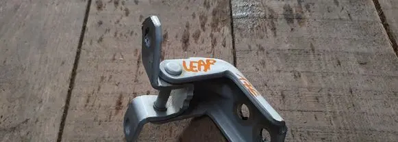 Nissan Leaf I (ZE0) Front door upper hinge