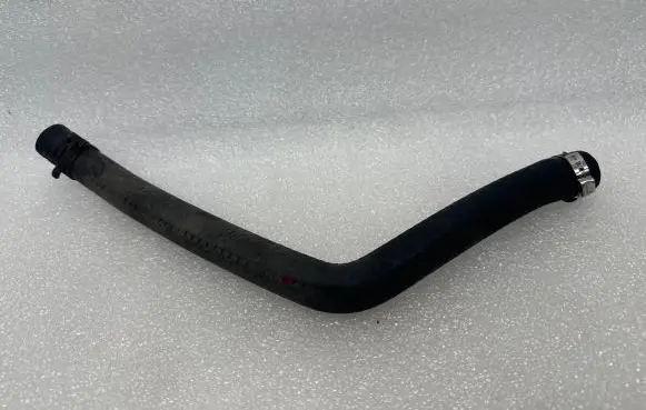 Volkswagen PASSAT B5.5 Engine coolant pipe/hose 4B0422887E