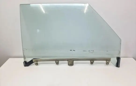 Mercedes-Benz SLC C107 Front door window/glass (coupe) 1077202118 A1077202118