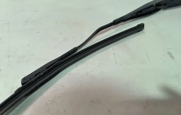 Porsche Boxster 982 Front wiper blade arm 97036203 3392126069 B0SCH