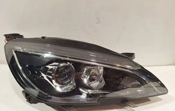 Peugeot 308 Headlight/headlamp 9816990580