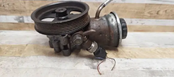 Toyota Corolla Verso AR10 Power steering pump