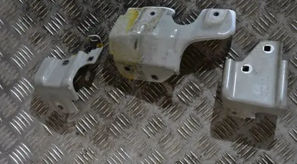 Mercedes-Benz S W222 Fender mounting bracket