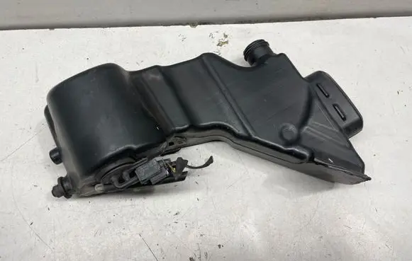 Mercedes-Benz C W205 Windshield washer fluid reservoir/tank A2058600860