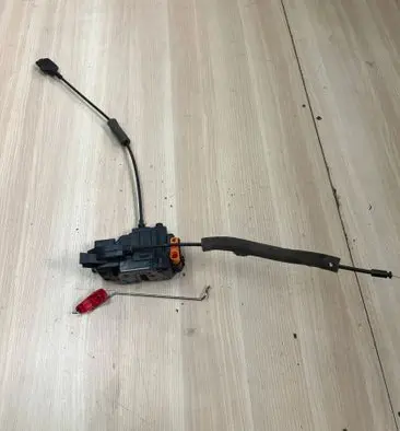 Opel Vivaro Coupe door lock (next to the handle)