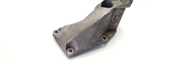 Volkswagen PASSAT B5.5 Engine mounting bracket 8D0199307P