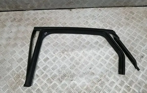 Renault Captur II Rubber seal rear door window/glass 823313977R