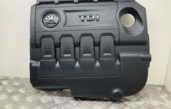 Skoda Octavia Mk3 (5E) Engine cover (trim) 04L103925C