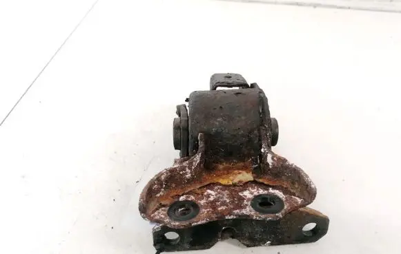 Mazda 6 Engine mount bracket