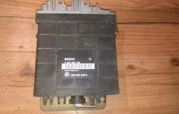 Volkswagen Golf III Engine control unit/module 0261200750 030906026k