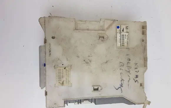 Lexus GS 300 350 430 450H Fuse module 8273030631