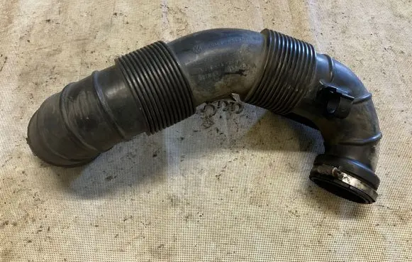 Volkswagen Crafter Turbo air intake inlet pipe/hose 9065280824