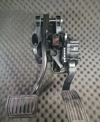Tesla Model 3 Brake pedal 104469100D 190951722180