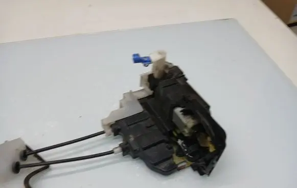 Infiniti FX Front door lock