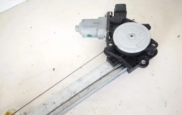 Honda CR-V Rear door window regulator motor