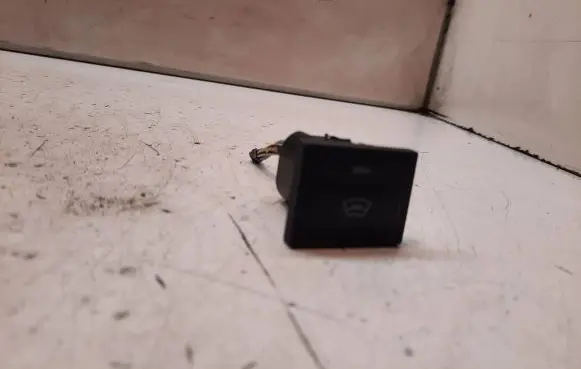 Ford Focus C-MAX Windscreen/window heater switch 3M5T18K574
