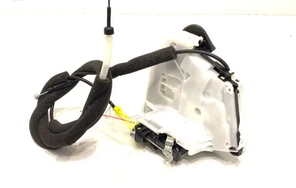 Nissan Qashqai J12 Rear door lock 