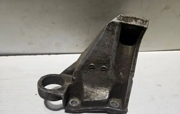 Volkswagen Transporter - Caravelle T3 Engine mounting bracket 068199203A