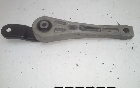 Volkswagen Tiguan Engine mount bracket # 2000tdi 7n0199855a