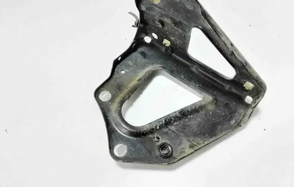 Audi A6 S6 C6 4F Fender mounting bracket 4F0821135B