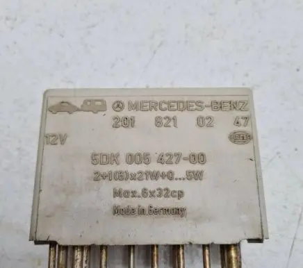 Mercedes-Benz 190 W201 Other relay 2018210247 5DK00542700 246C21W40