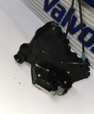 Toyota RAV 4 (XA40) Front door lock A046693 6032600