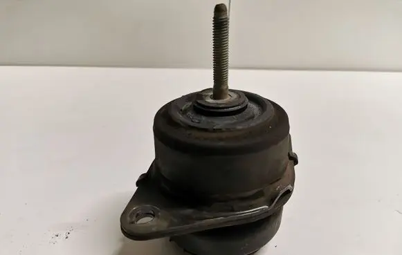 Ford Mustang V Engine mount bracket