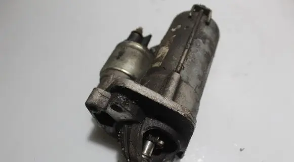 Renault Megane III Starter motor 8200836473