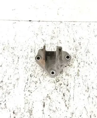 Gearbox mounting bracket
