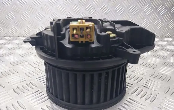 Audi A4 S4 B6 8E 8H Front door blower motor 8E1820021D