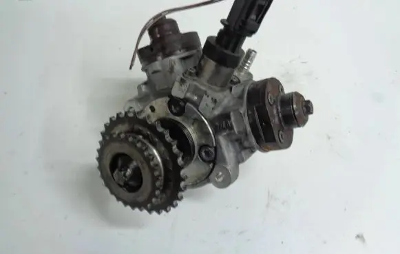 BMW X5 E70 Fuel injection high pressure pump 7805419 0445010623