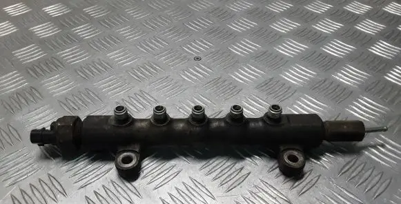 Toyota Avensis T250 Fuel main line pipe 8945871010