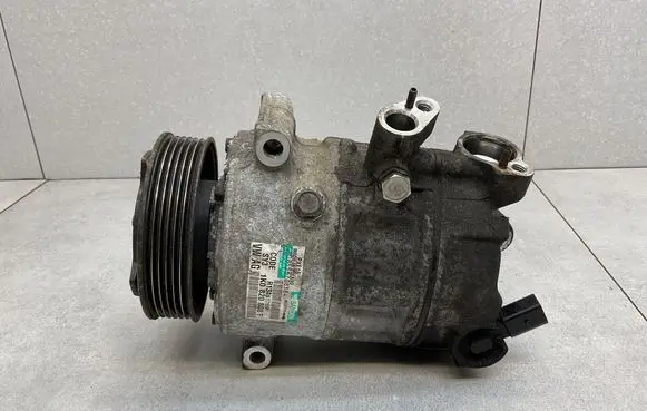 Volkswagen Touran II Air conditioning (A/C) compressor (pump) 1K0820808F
