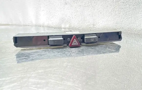Opel Astra H Hazard light switch 13100105