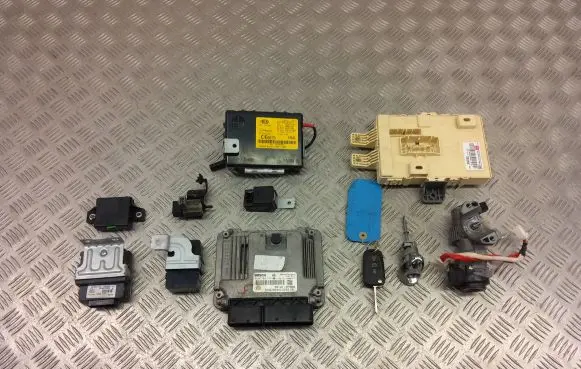 KIA Sportage Engine ECU kit and lock set 39101-2F568 0281019638