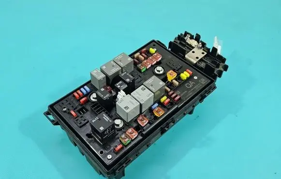 Opel Astra J Fuse box set 13302309 IMPRK1526623