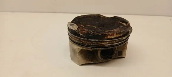 BMW 5 G30 G31 G38 Piston 8600381