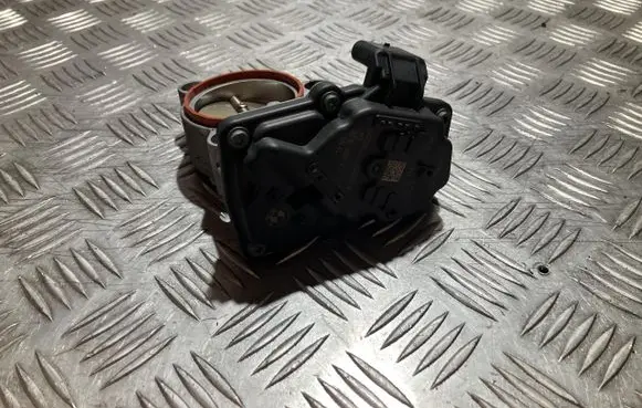 BMW X1 U11 Throttle body valve 7618838