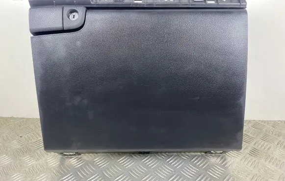 SsangYong Rexton Glove box