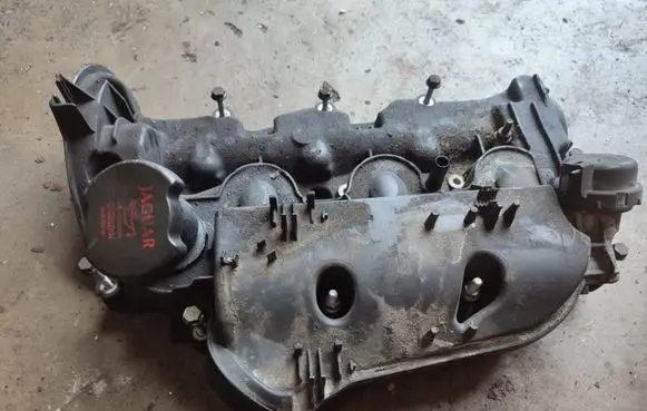 Jaguar S-Type Rocker cam cover 