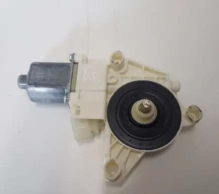 Mercedes-Benz C W204 Front door window regulator motor 0130822502 A2048200242