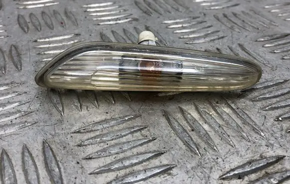 BMW 5 E60 E61 Front fender indicator light 8382104