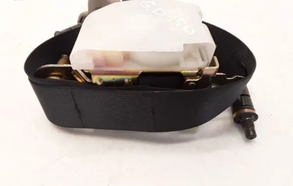 Nissan Titan Rear seatbelt