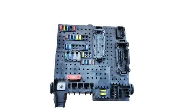 Volvo XC90 Fuse module 8676391 12217799 04W362